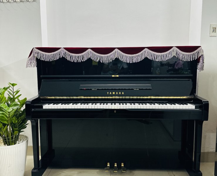 YAMAHA U1H