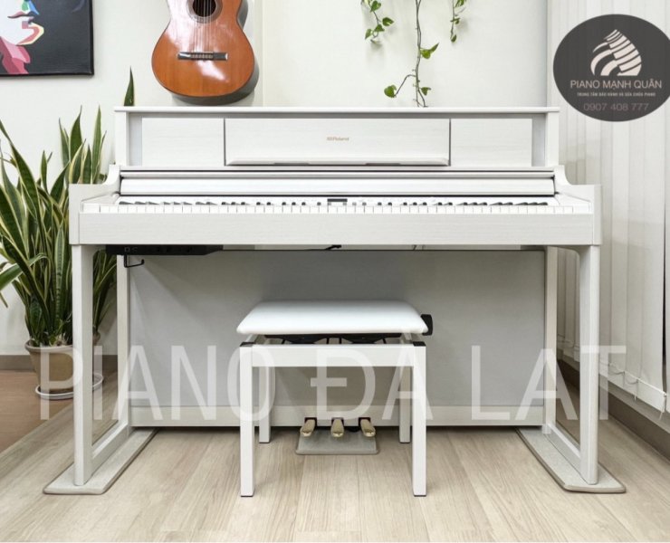 Piano Roland LX-705