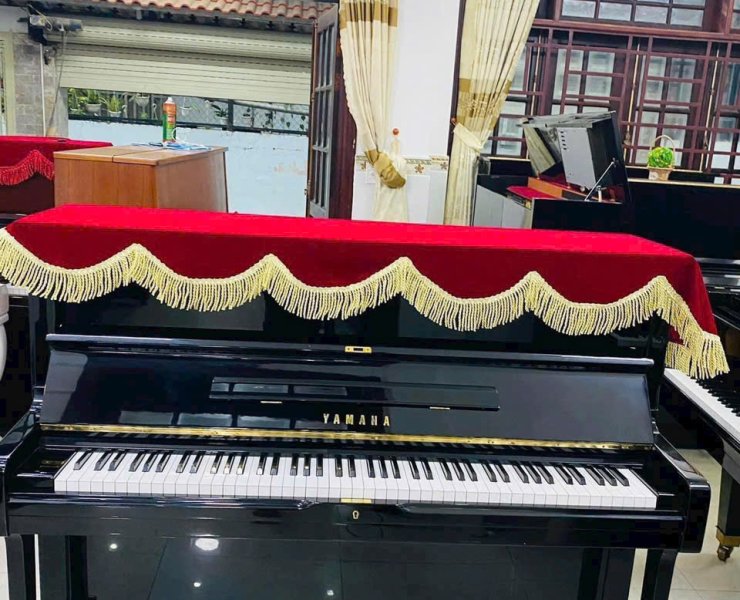 YAMAHA U1G